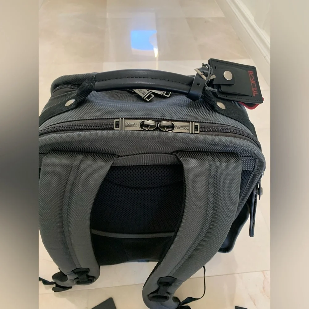 Tumi alpha brief